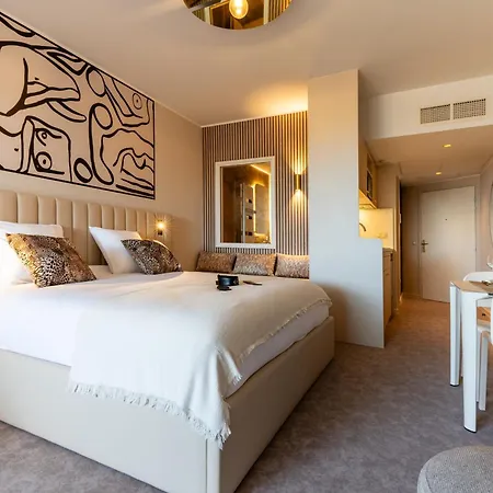 X Vibes Couple Only Design Rooftop Et Parking Village Naturiste Apartment