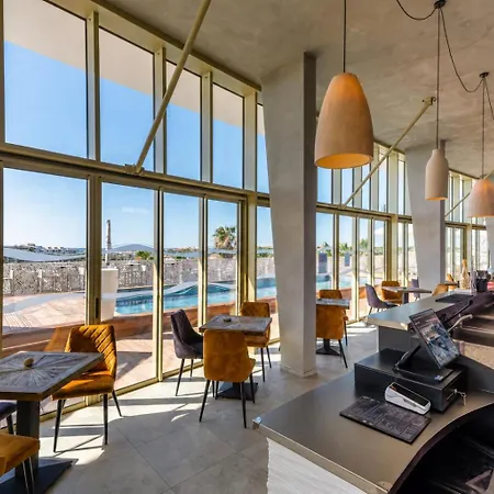 דירה X Vibes Couple Only Design Rooftop Et Parking Village Naturiste אגדה